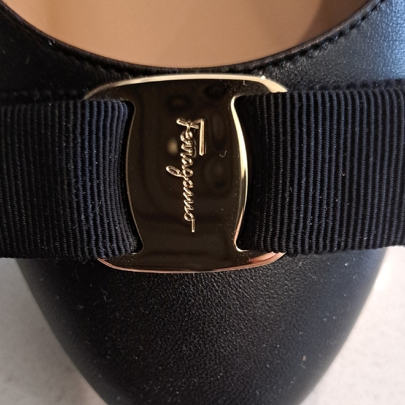 Salvatore Ferragamo Varina Black Flats with Gold Accent - Picture 2 of 13